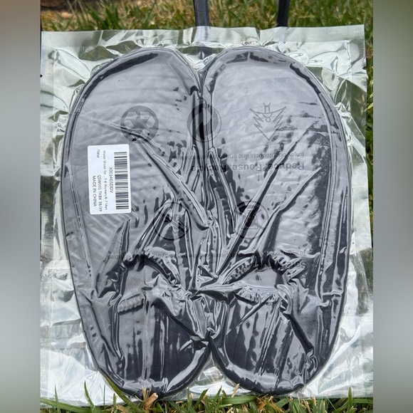 NWT Seekway unisex aqua socks - women's size 7-8 & men's size 6-7 - Picture 3 of 4